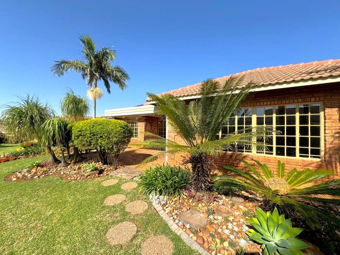 2 Bedroom House for sale in Faerie Glen P24114431024