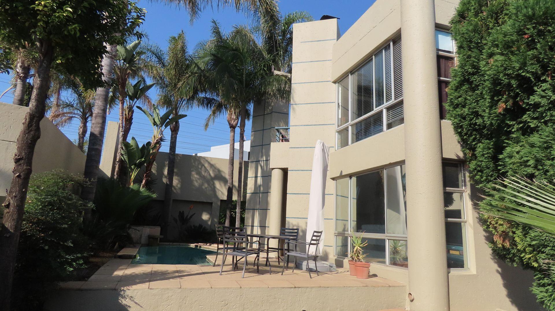 2 Bedroom House for sale in Sunninghill P24114431969