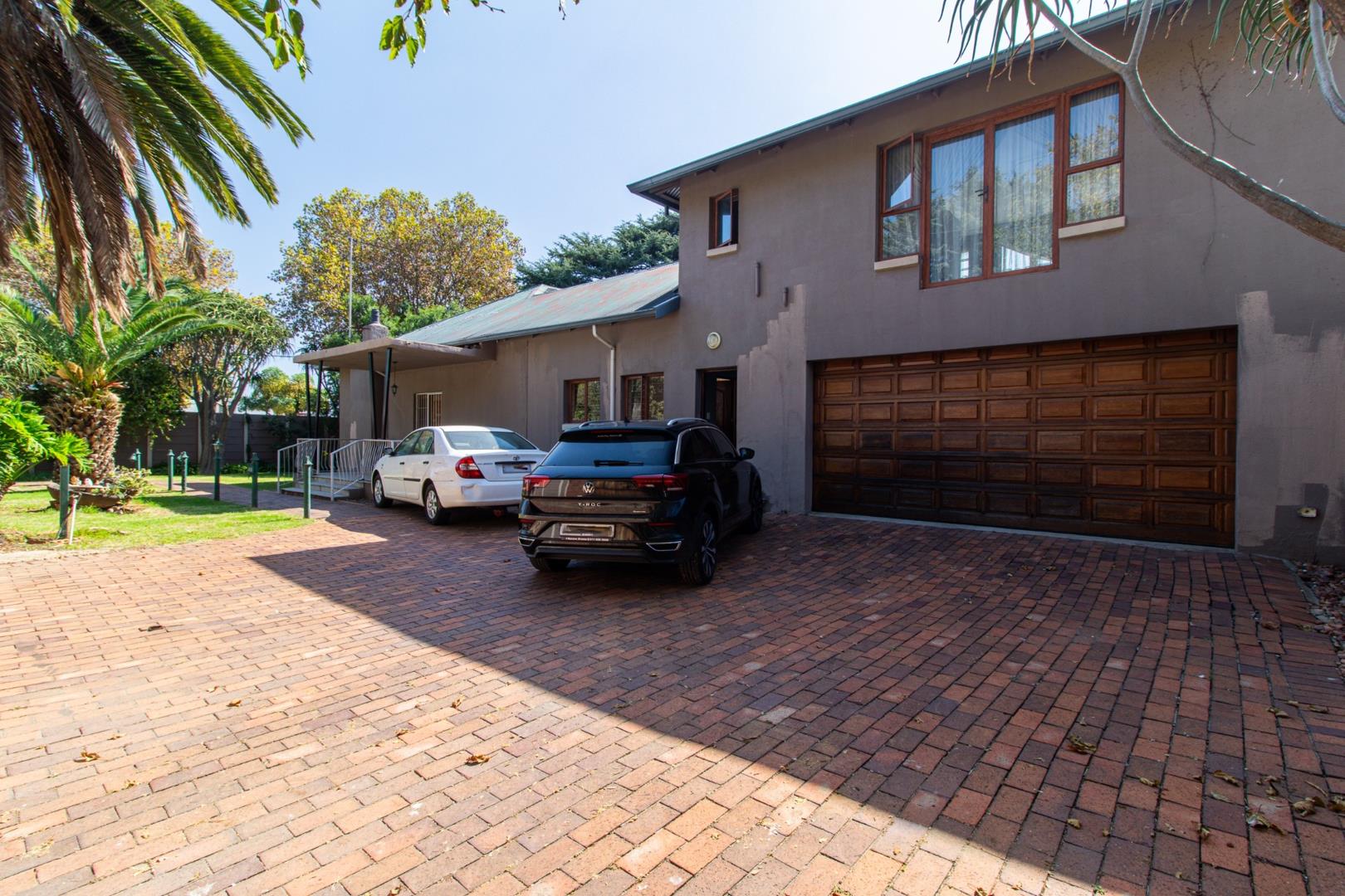 4 Bedroom House for sale in Sydenham P24114432054