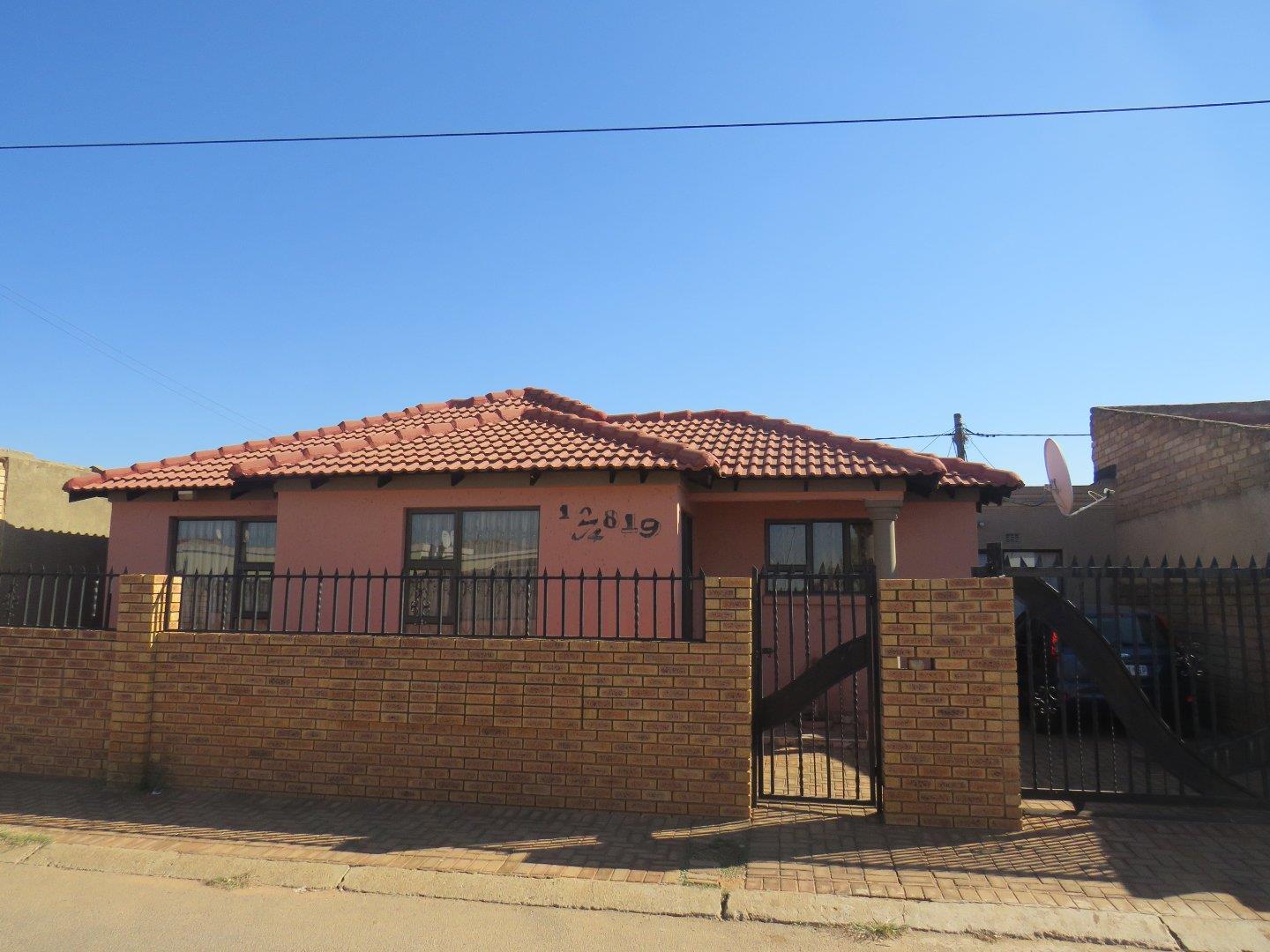 3 Bedroom House for sale in Dobsonville Ext 4 P24114432509