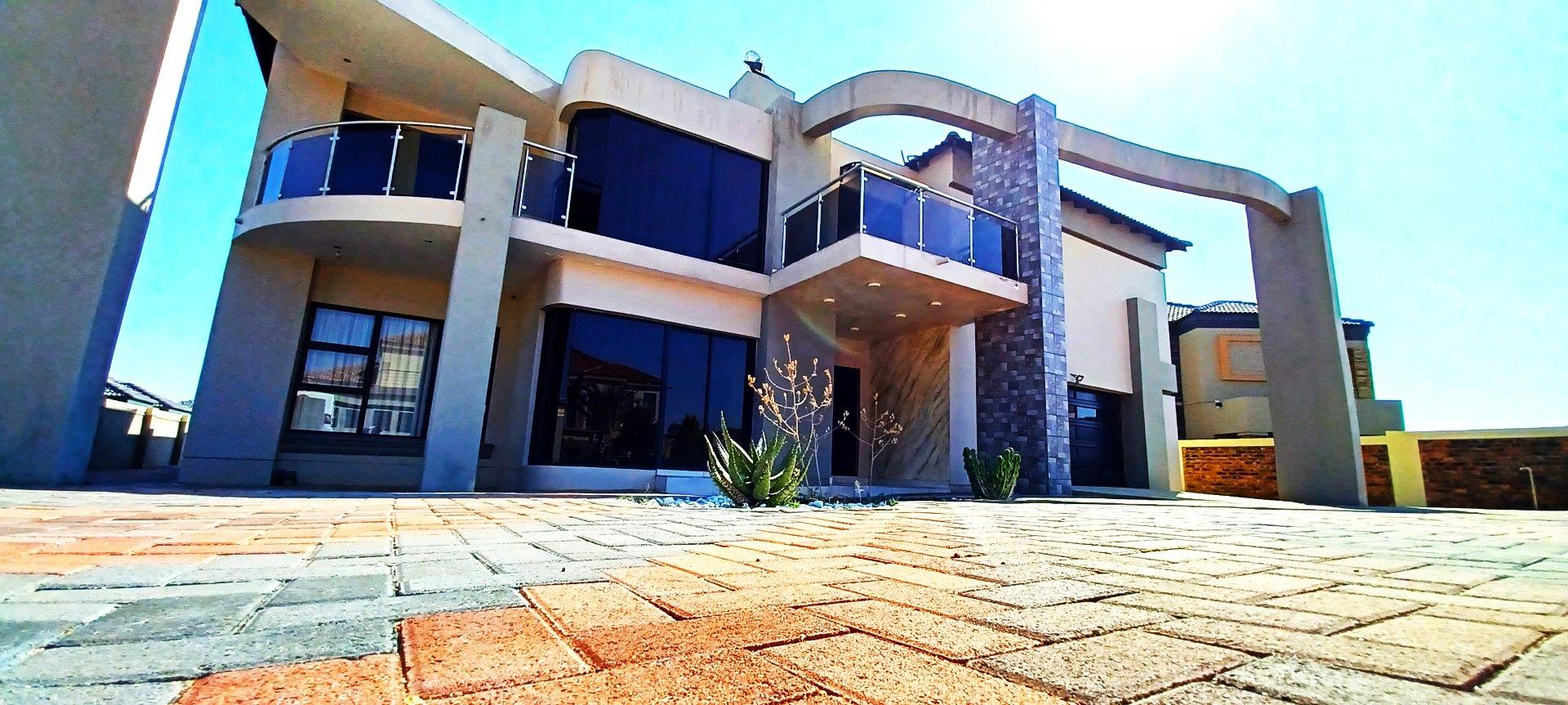 5 Bedroom House for sale in Eagles Crest P24112647980