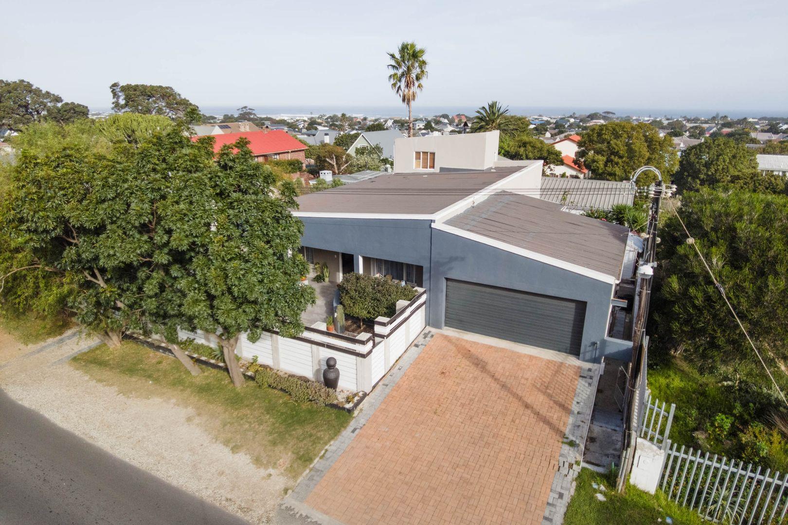 6 Bedroom House for sale in Onrus 91 Main Road P24114432915