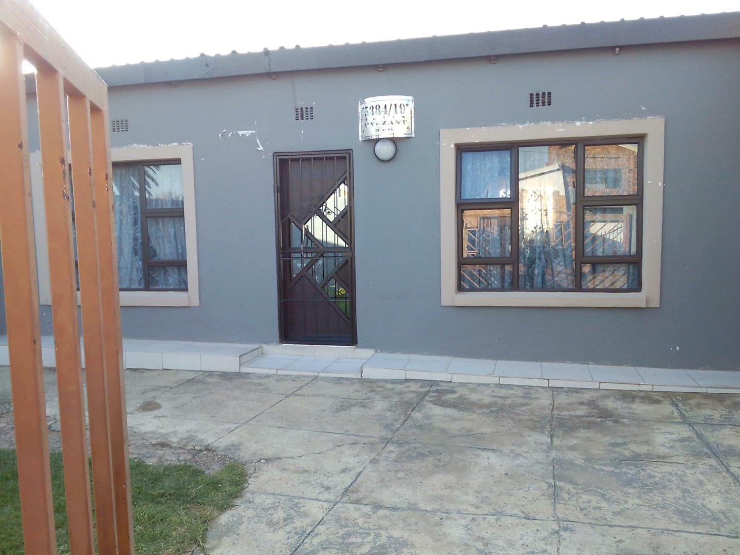 2 Bedroom House for sale in Pimville Zone 5 P24114432993