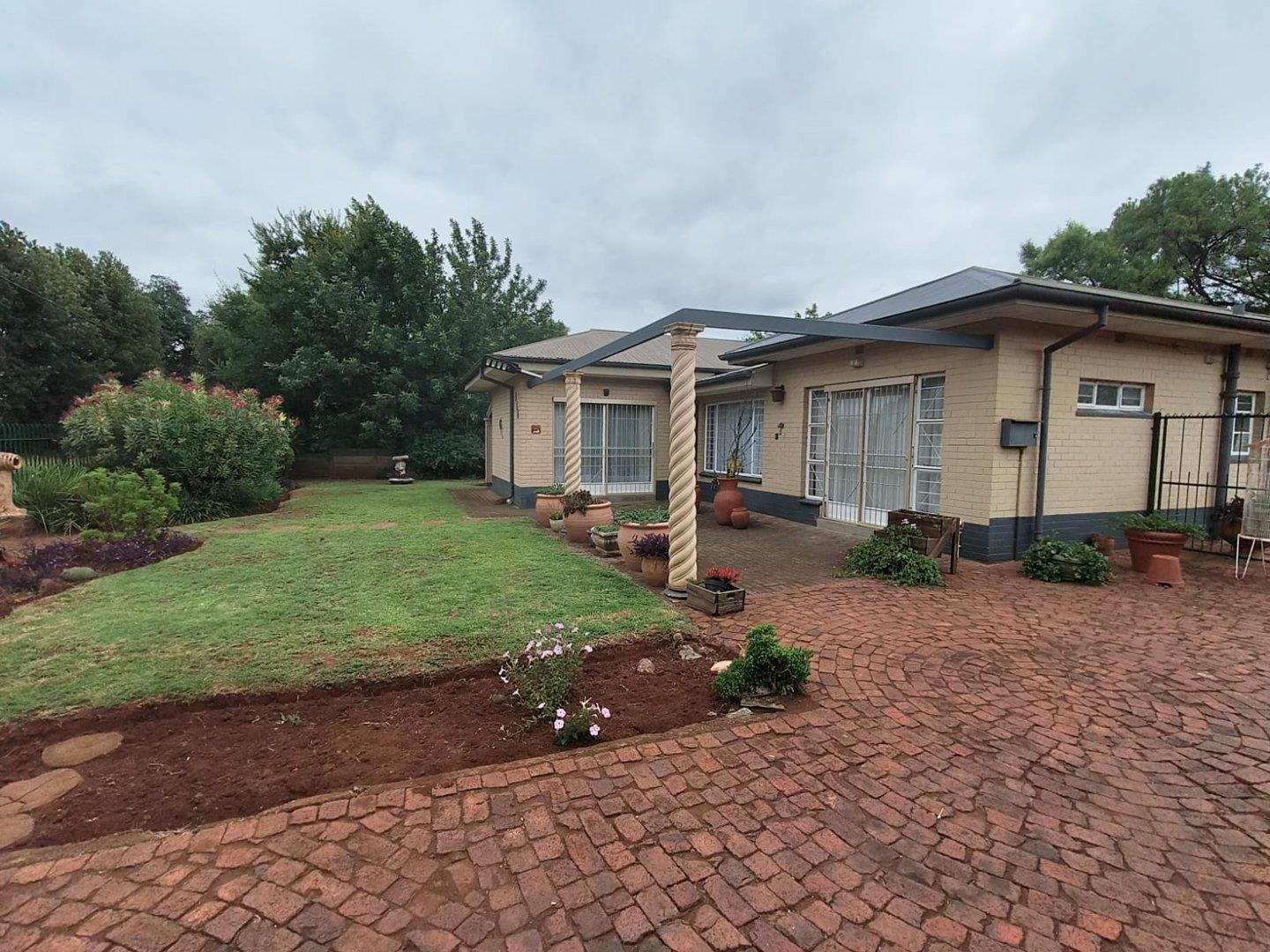 5 Bedroom House for sale in Lyttelton Manor P24114433350