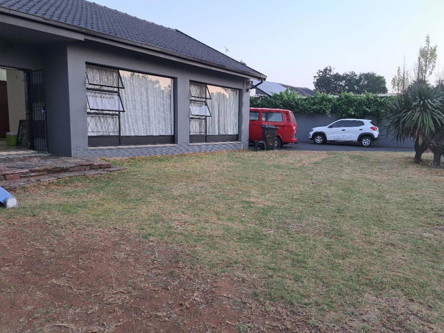 3 Bedroom House for sale in Ormonde P24114433511