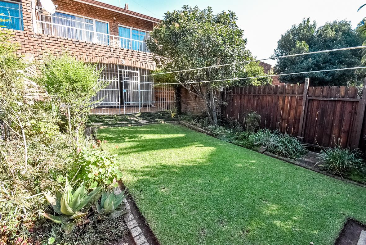 3 Bedroom Townhouse for sale in Middelburg Central P24114359460