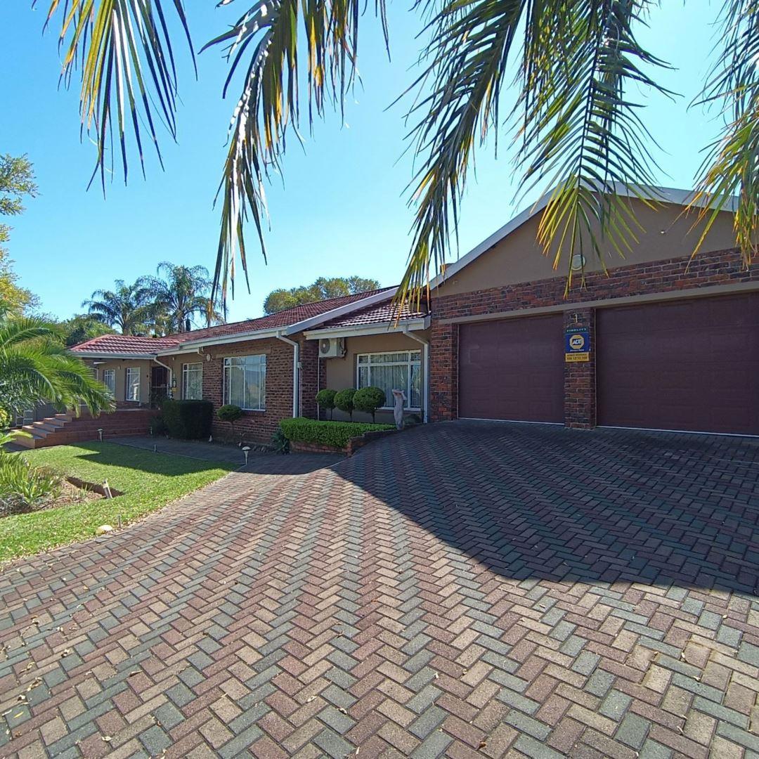 4 Bedroom House for sale in Aviary Hill P24114433939