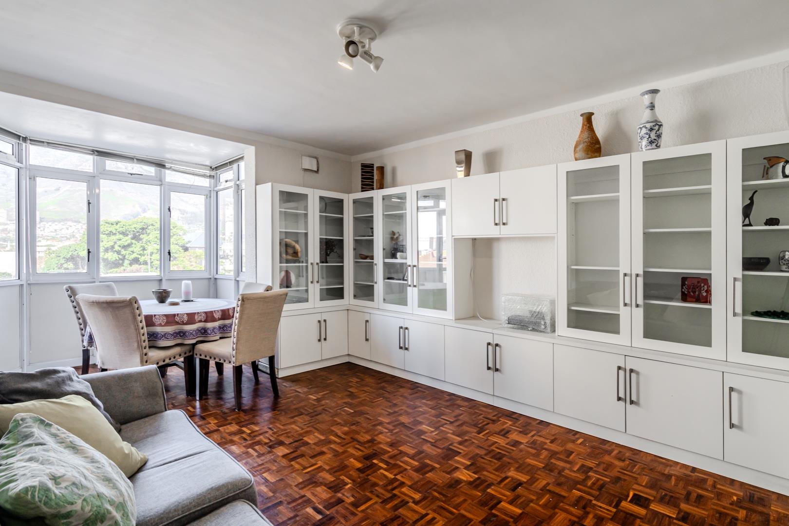 2 Bedroom Apartment / flat for sale in Tamboerskloof P24114434092