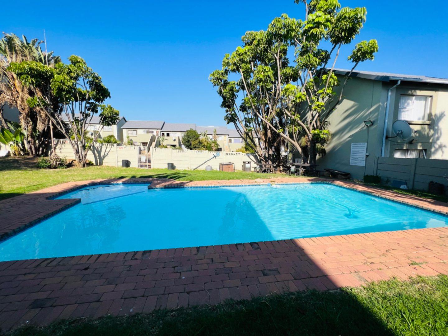 2 Bedroom Apartment / flat for sale in Vorna Valley P24114435597