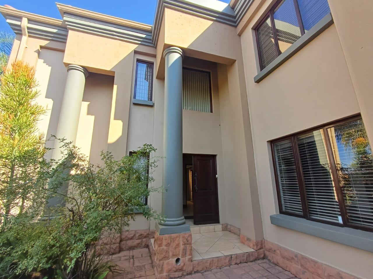 5 Bedroom House to rent in Silver Lakes Golf Estate P24114412293