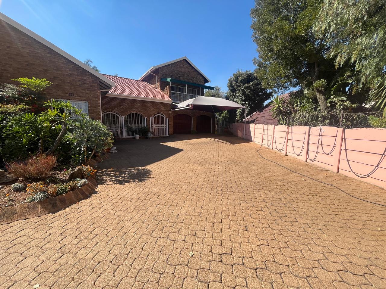 3 Bedroom House for sale in Albemarle Ext 2 P24114436427