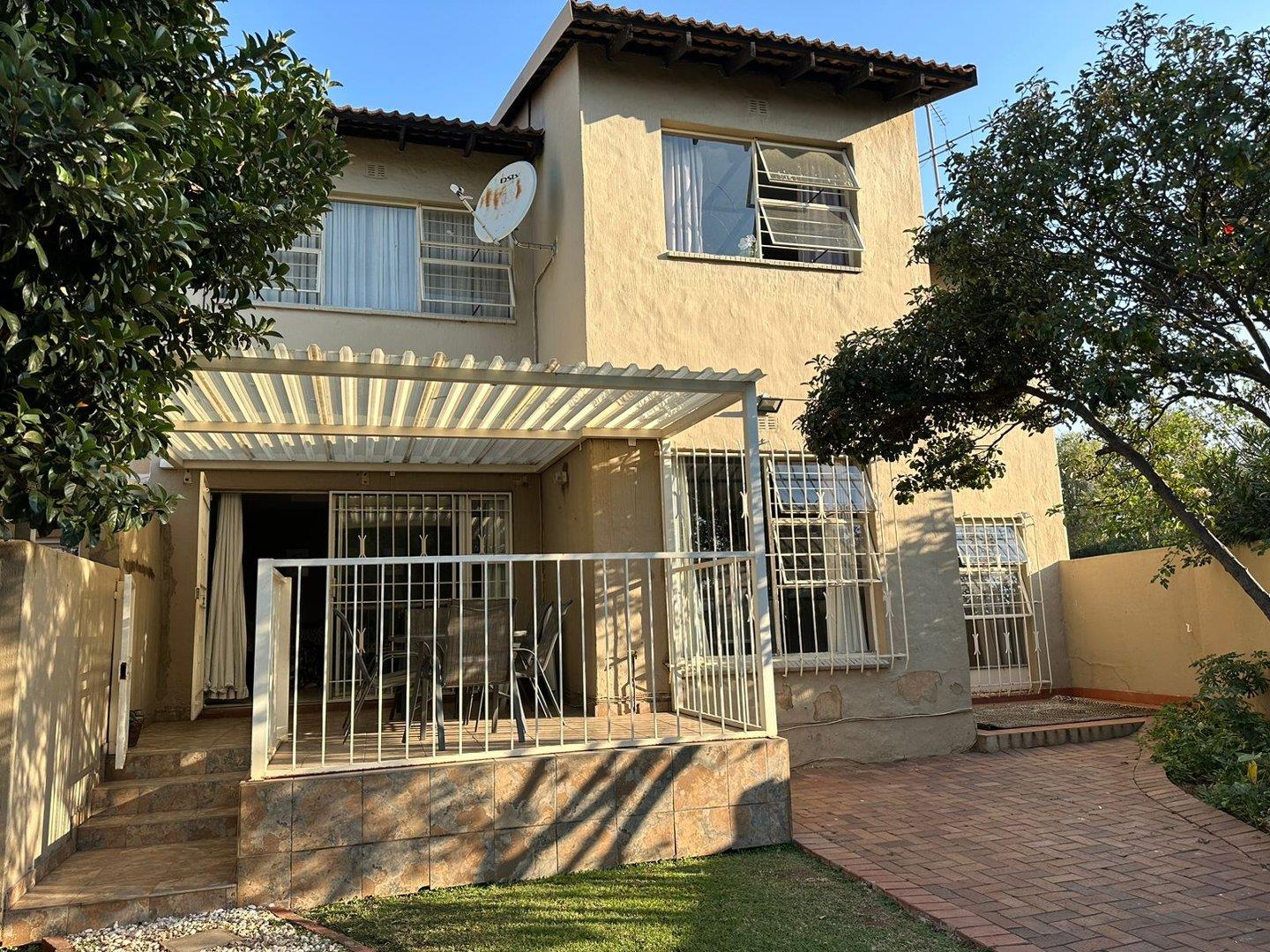 5 Bedroom Townhouse for sale in Lyndhurst 16 Louw Street P24114437270