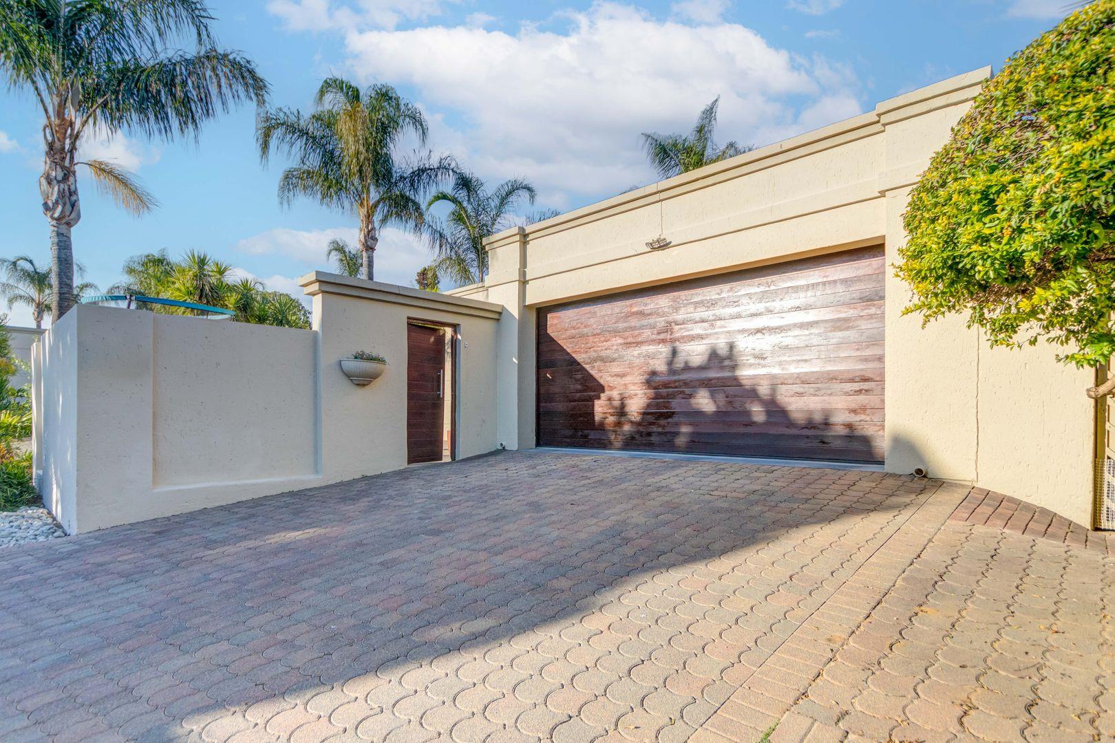 3 Bedroom House for sale in Sunninghill P24114437765