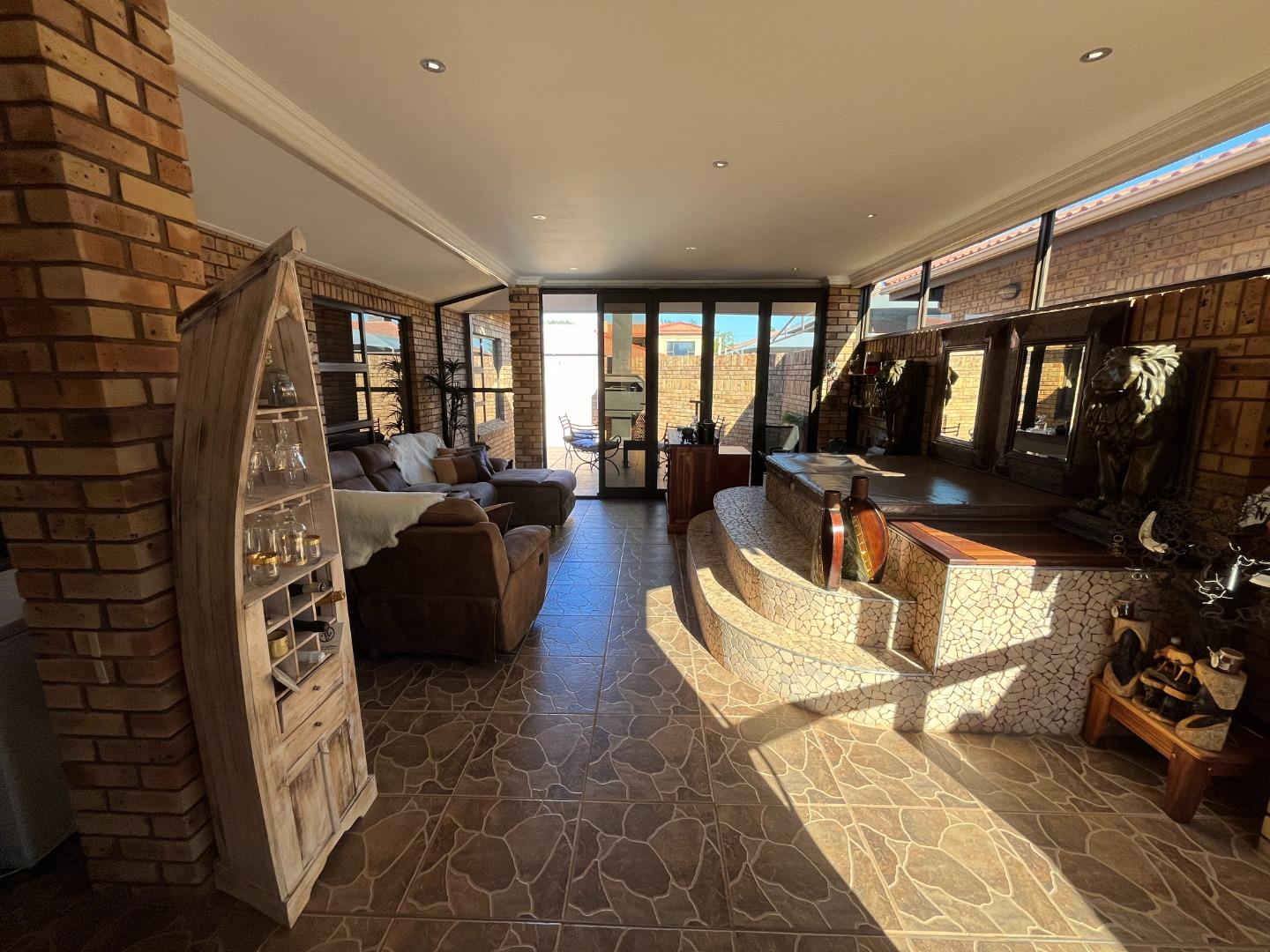 3 Bedroom House for sale in Heuwelsig 60 Schreiner Street P24114438245