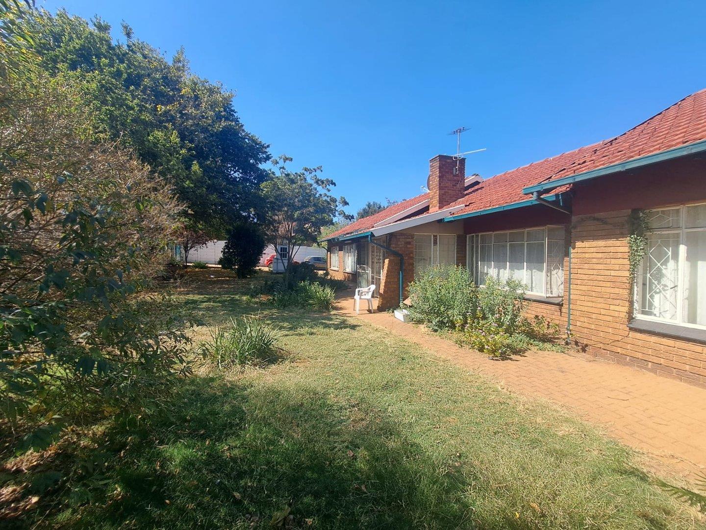 3 Bedroom House for sale in Hazeldene P24114438332