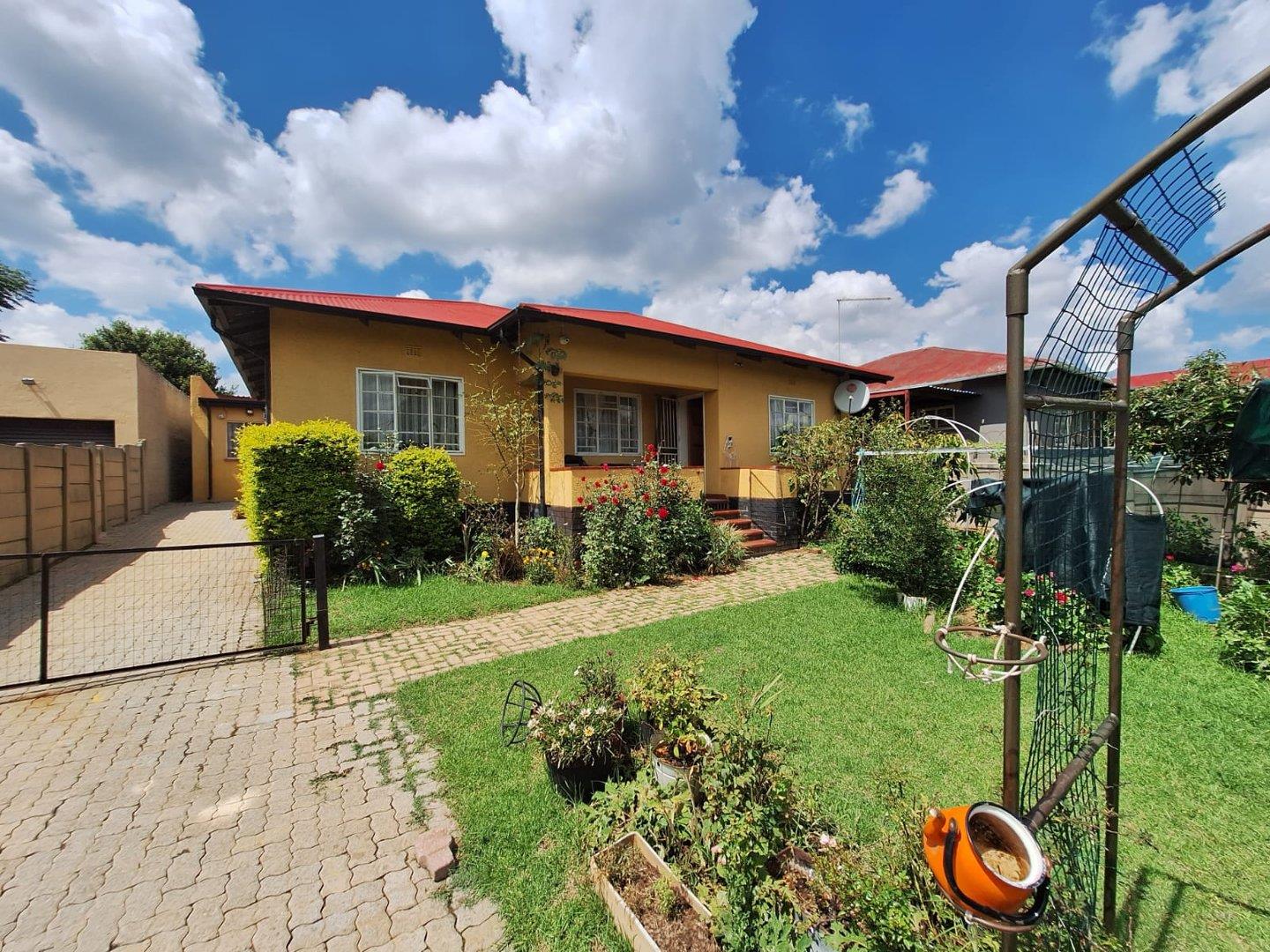 3 Bedroom House for sale in Unigray P24114438406