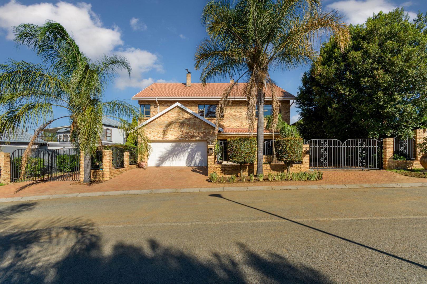 4 Bedroom House for sale in Thornhill Estate P24114438783