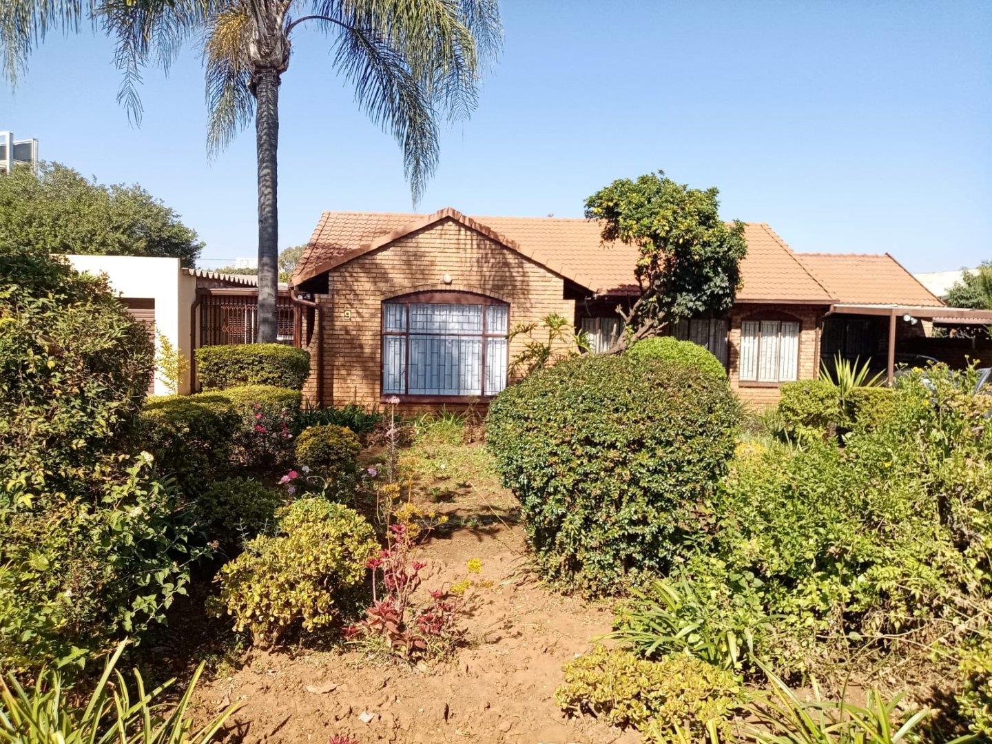 5 Bedroom House for sale in Silverton P24114440975