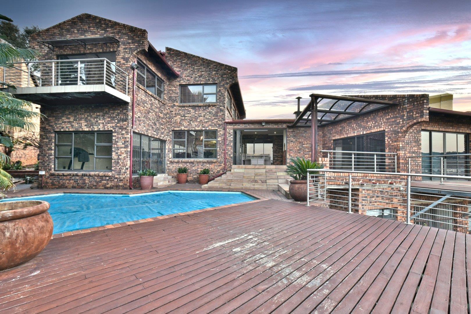 5 Bedroom House for sale in Glenvista P24114442317