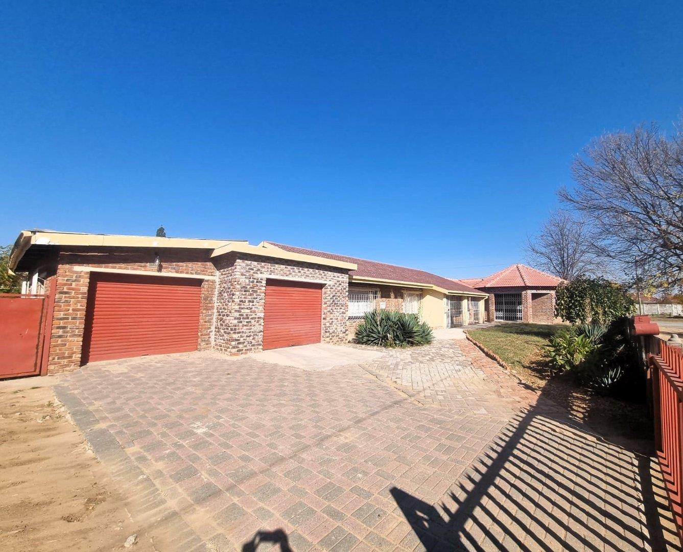 3 Bedroom House for sale in Virginia Park P24114442677