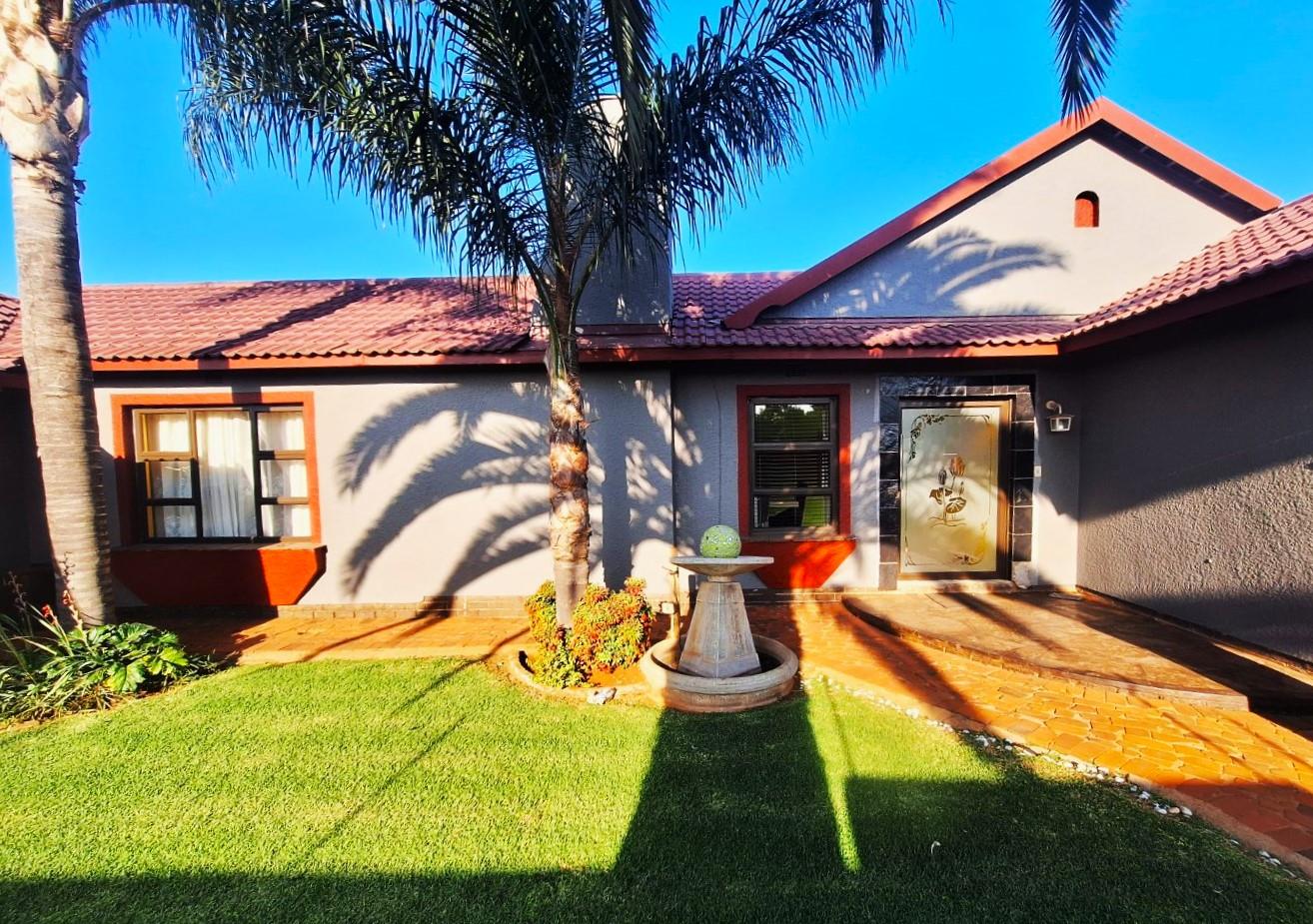 4 Bedroom House for sale in Krugersrus P24114443495