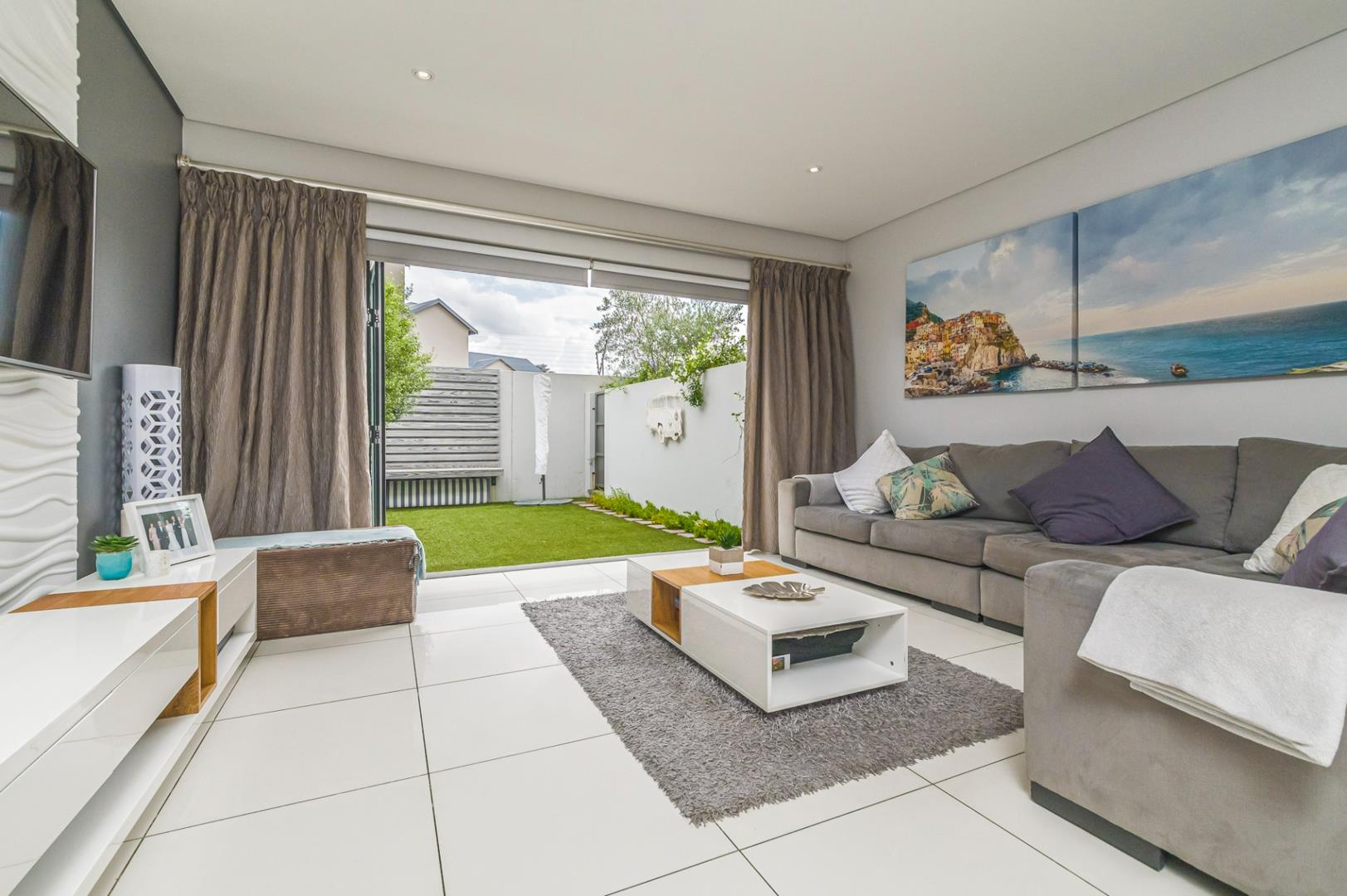 2 Bedroom House for sale in Bryanston East P24112426838