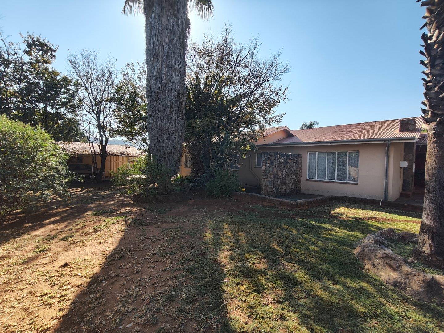 4 Bedroom House for sale in Daspoort P24114443893