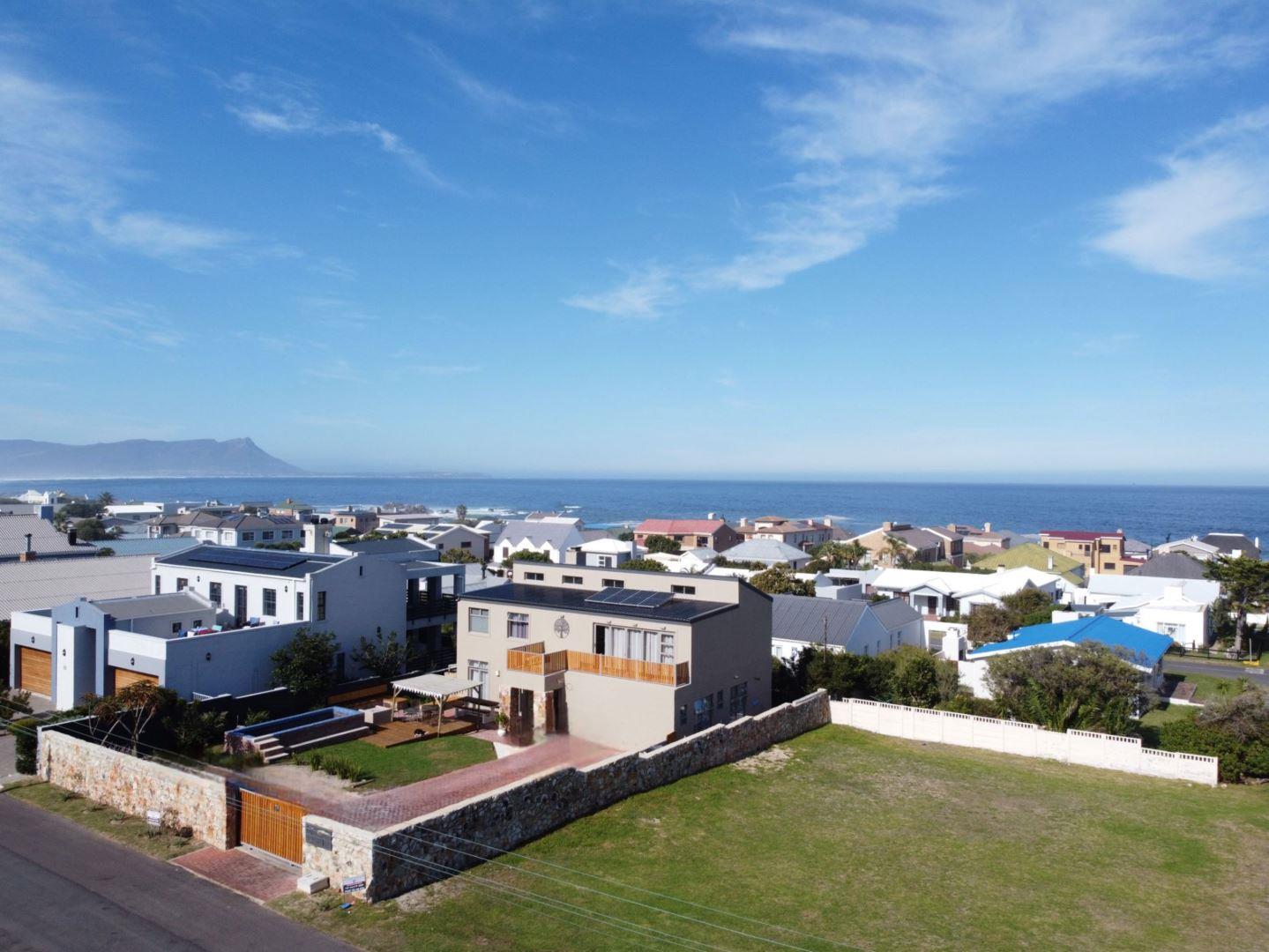 5 Bedroom House for sale in Kleinmond Central P24114444512