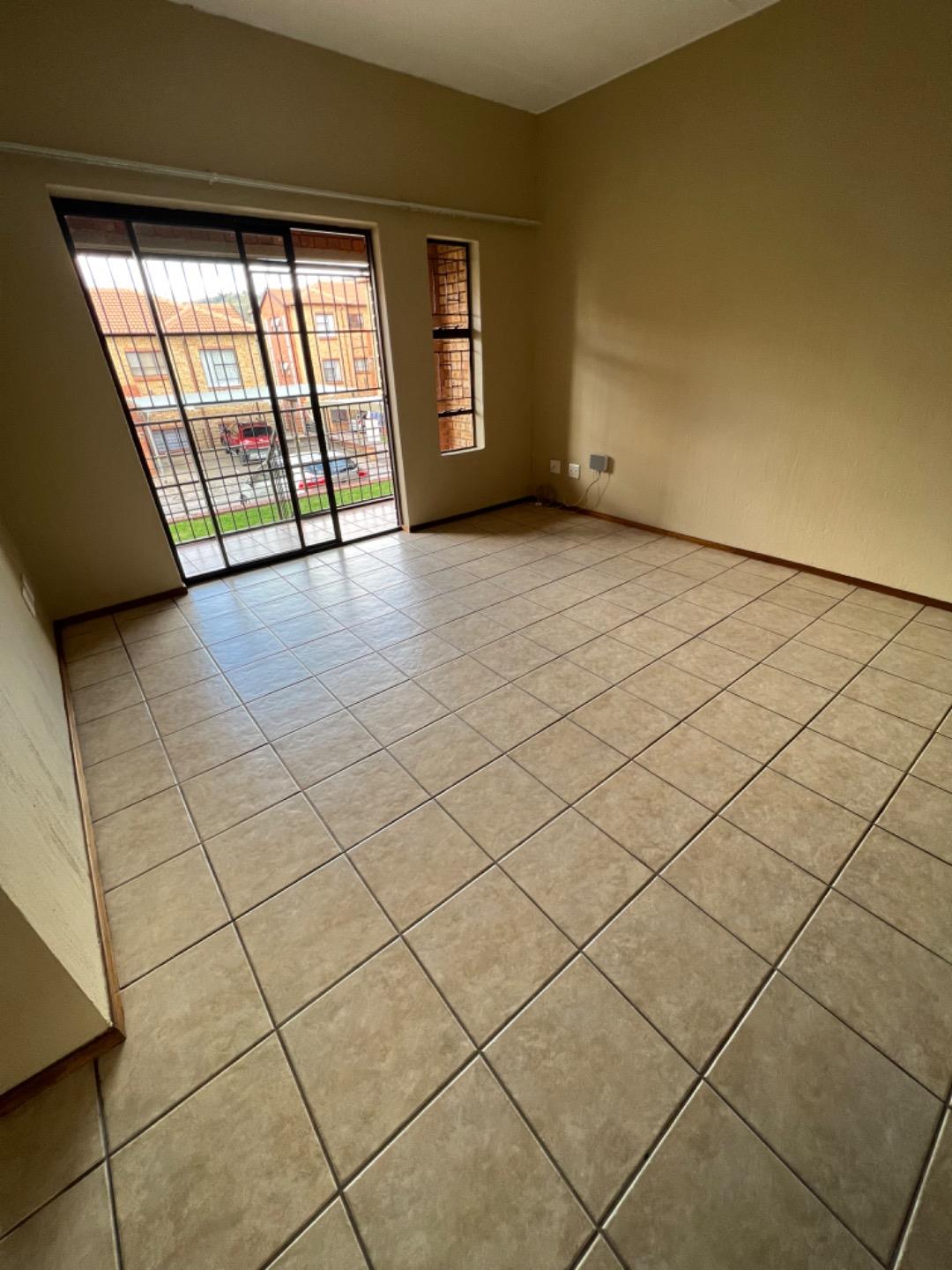 2 Bedroom Apartment / flat for sale in Weltevreden Park Springhaas