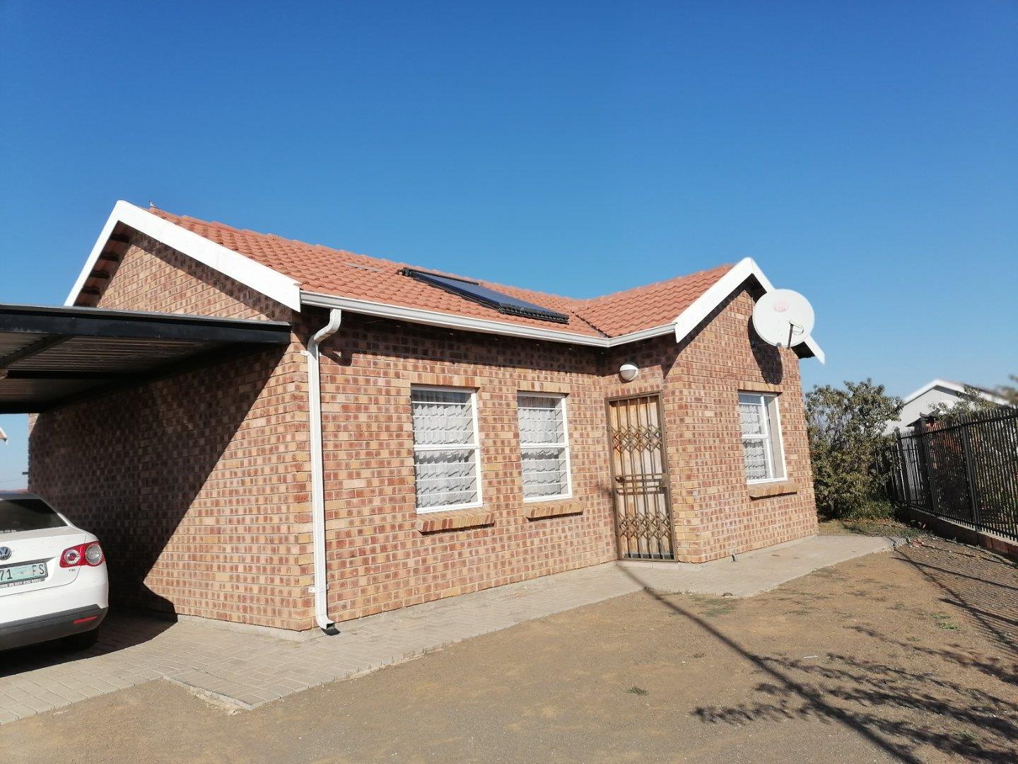 2 Bedroom House for sale in Hillside View P24114445063