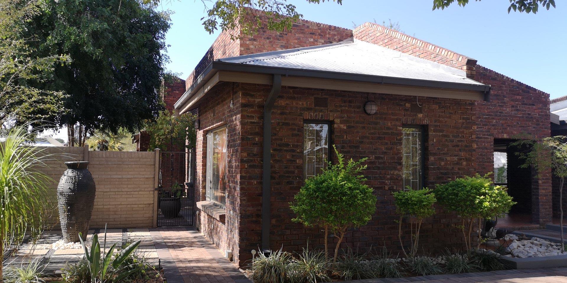 3 Bedroom House for sale in Blydeville P24114445343