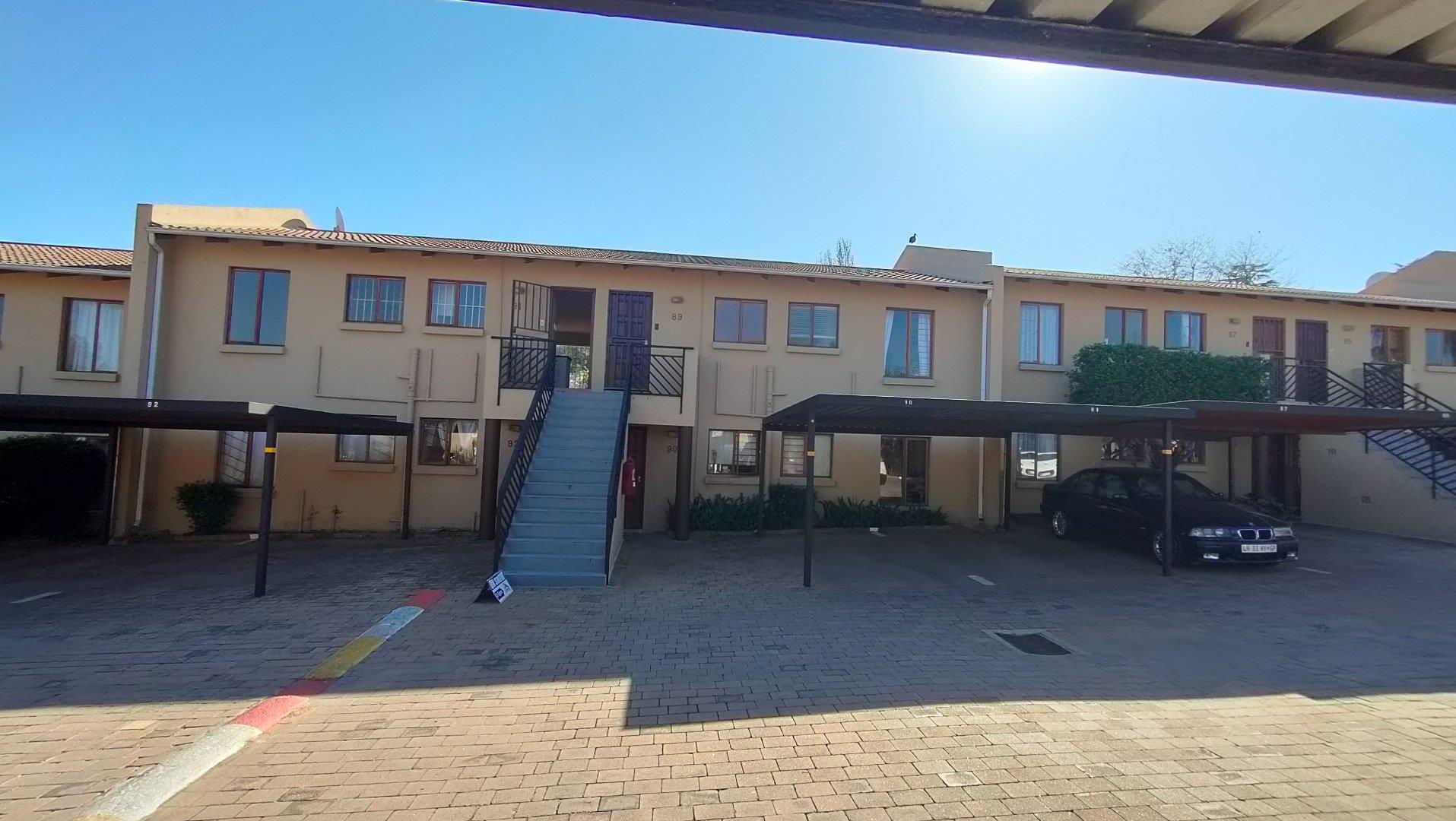 2 Bedroom Apartment / flat for sale in Fairland 19 Ashton Manor, Door Nr 91, 72 Smit Street