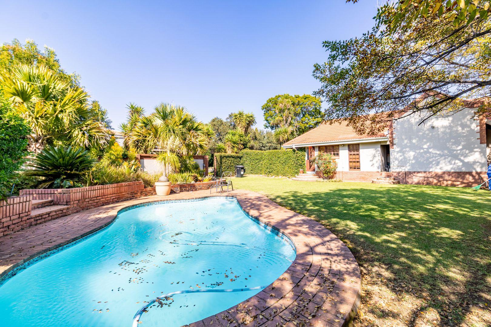 3 Bedroom House for sale in Silver Lakes Golf Estate P24114448993