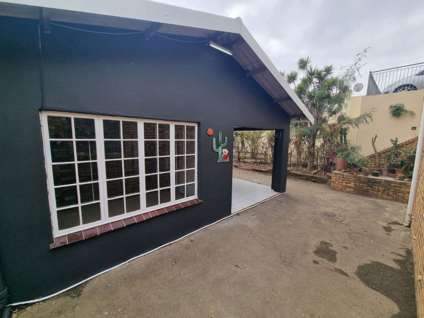 2 Bedroom House for sale in Newlands East P24114448186