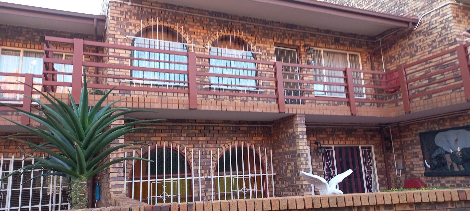 2 Bedroom Townhouse for sale in Carletonville Central P24114449043