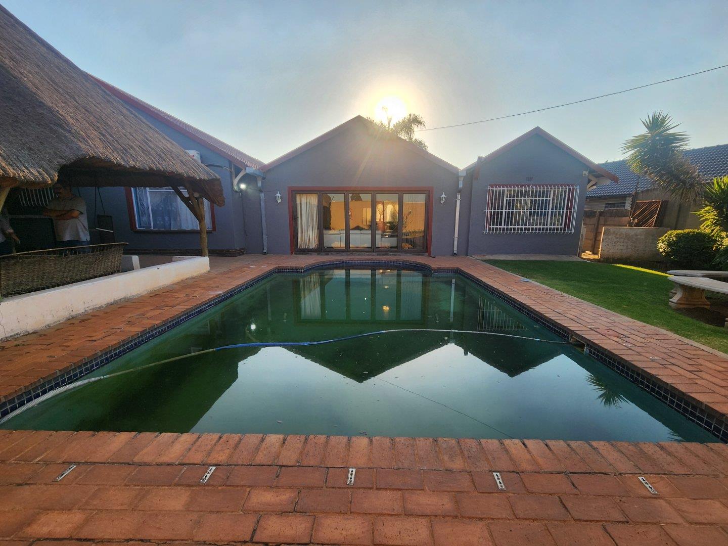 4 Bedroom House for sale in Krugersrus P24114448375