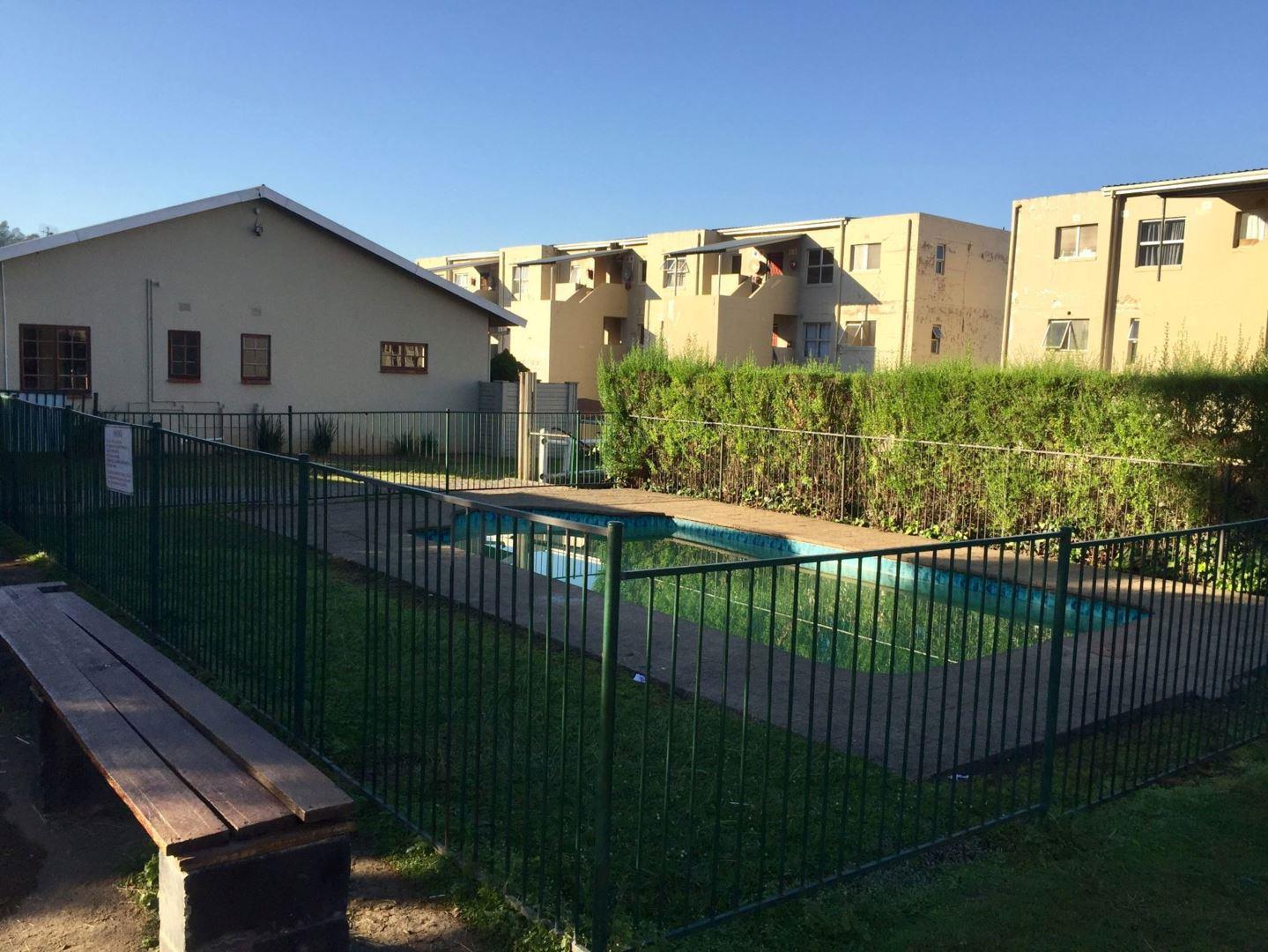 2 Bedroom Apartment / flat for sale in Chasedene P24114449578