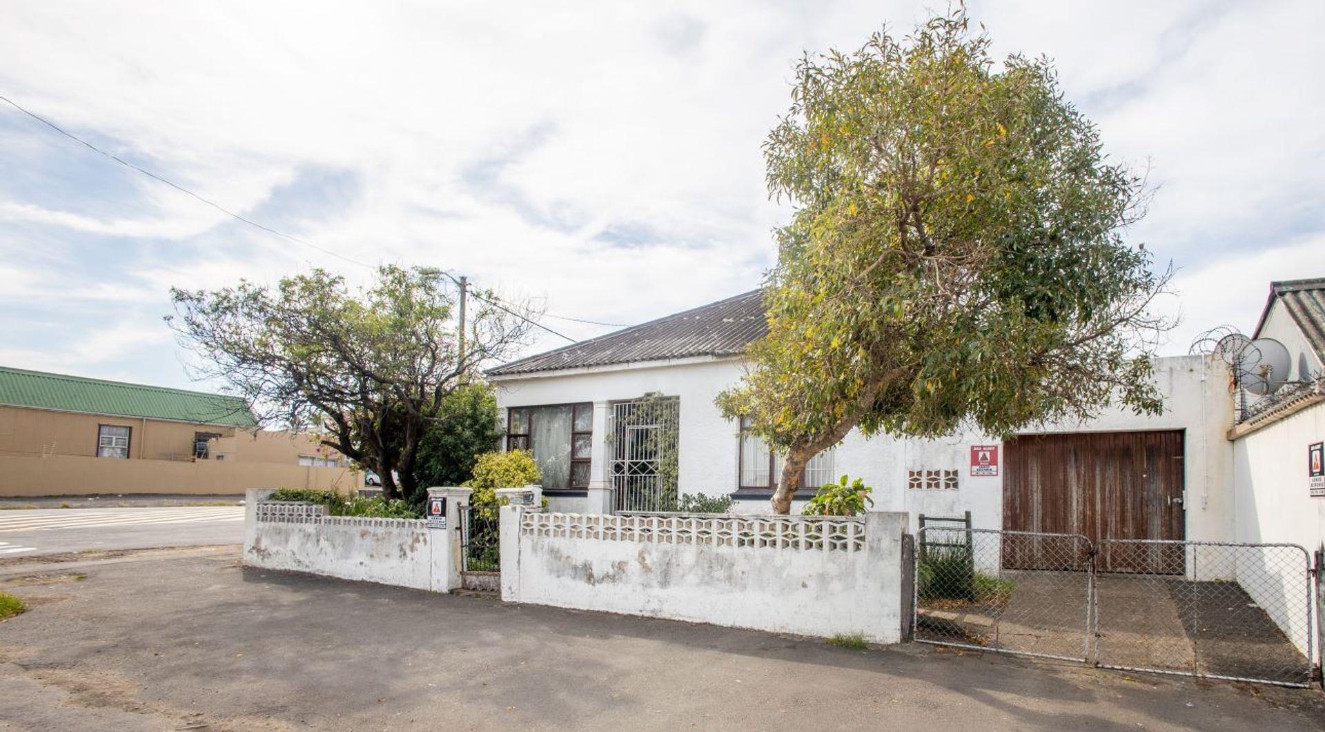 3 Bedroom House for sale in Quigney 37 Signal Street P24114449613