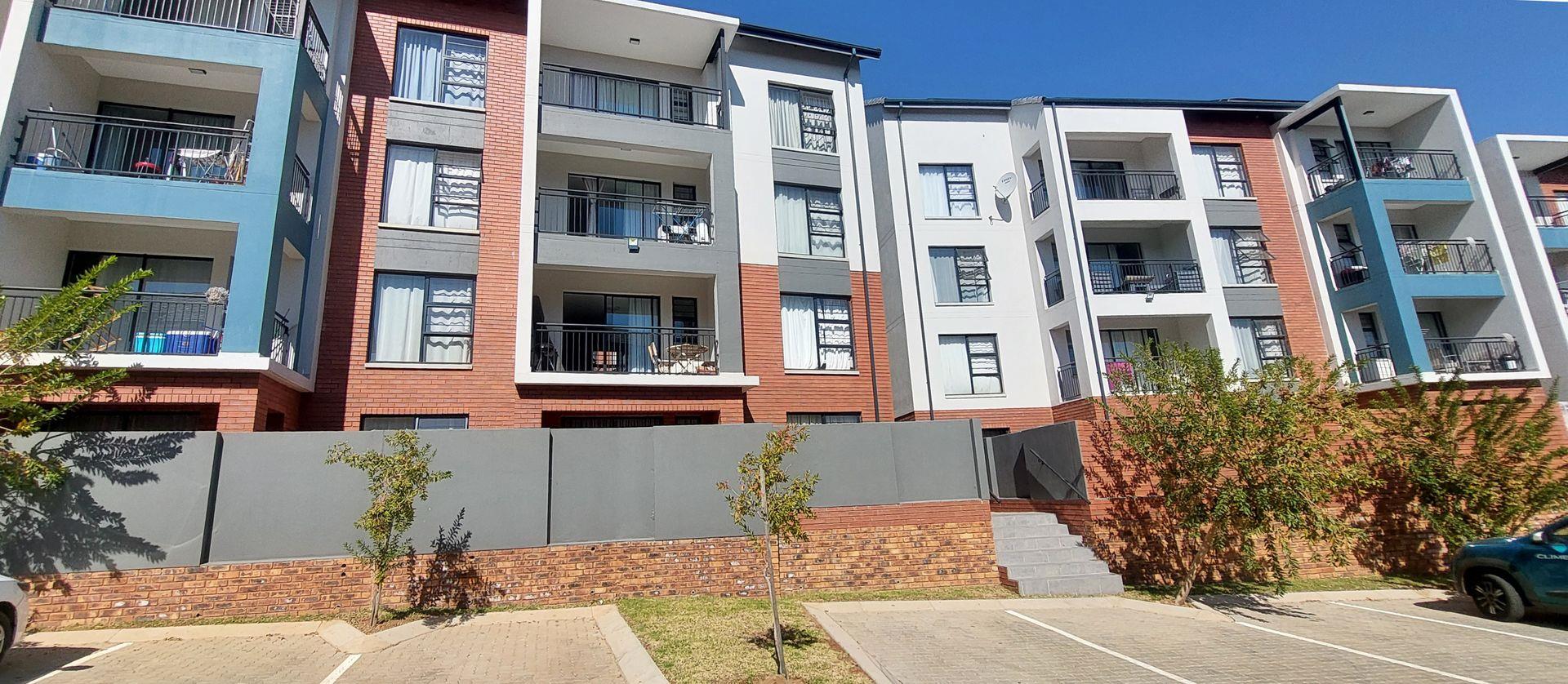 2 Bedroom Apartment / flat for sale in Amberfield 999 The Manhattans