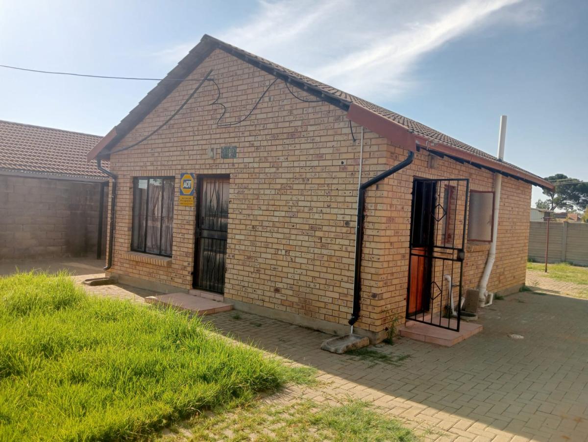 2 Bedroom House for sale in Grasslands P24114449824