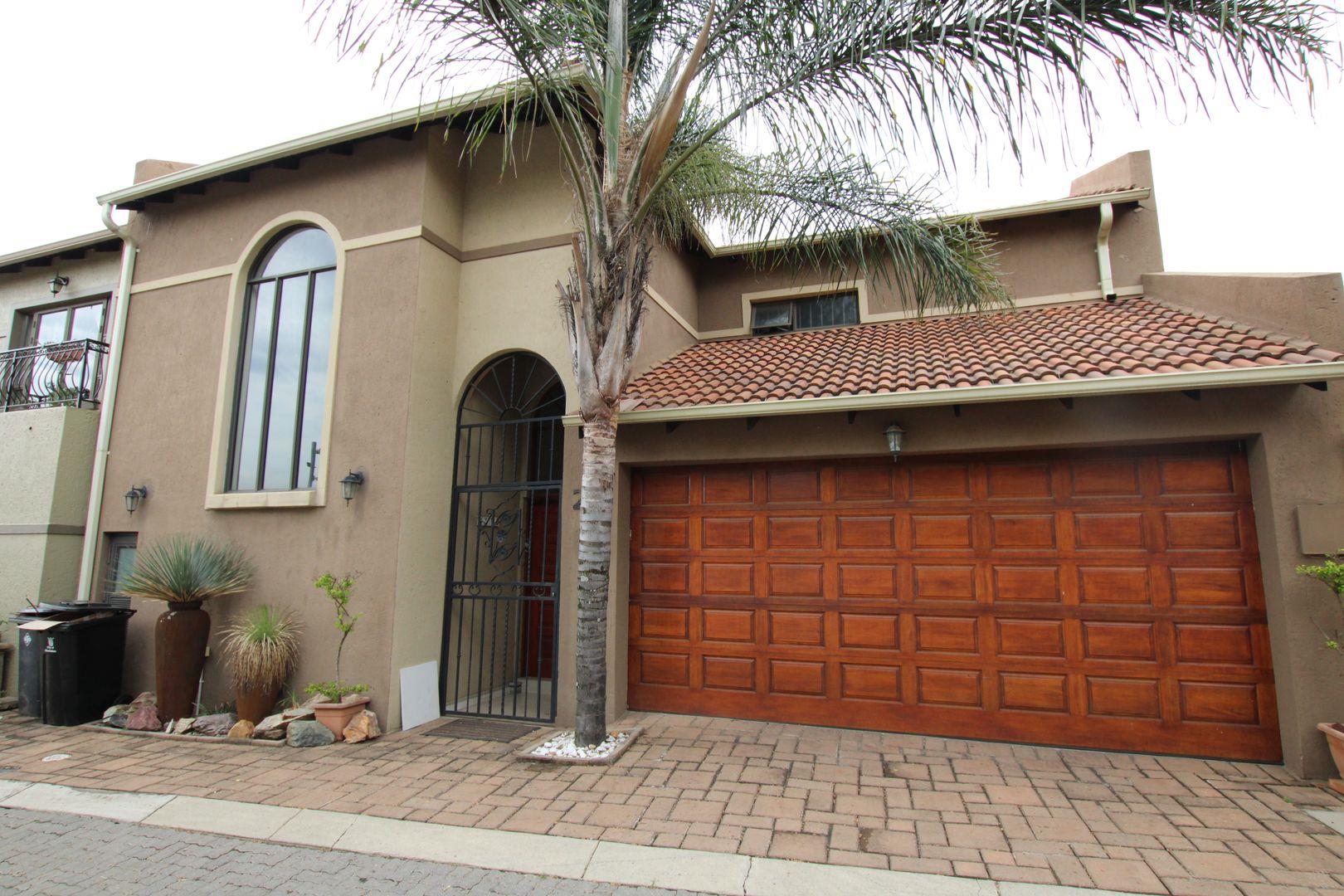 3 Bedroom House for sale in Elma Park P24112425186