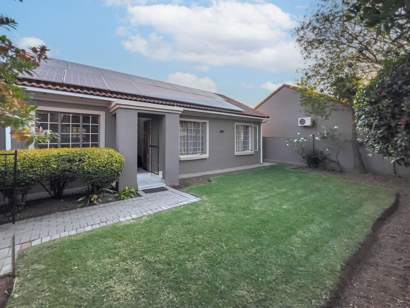 2 Bedroom Townhouse for sale in Halfway Gardens P24114450558