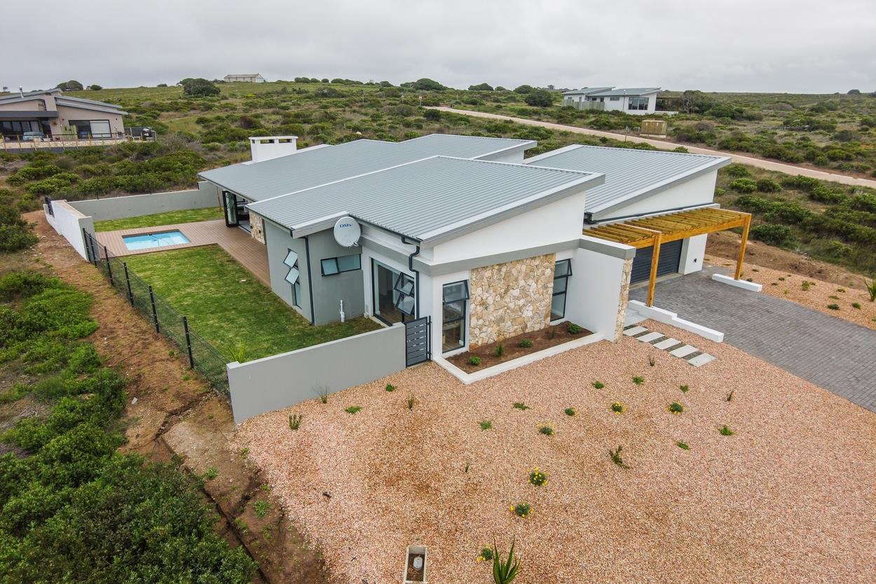 4 Bedroom House for sale in Stilbaai Wes 4695 Skulpiesbaai Lifestyle Estate P24114450667