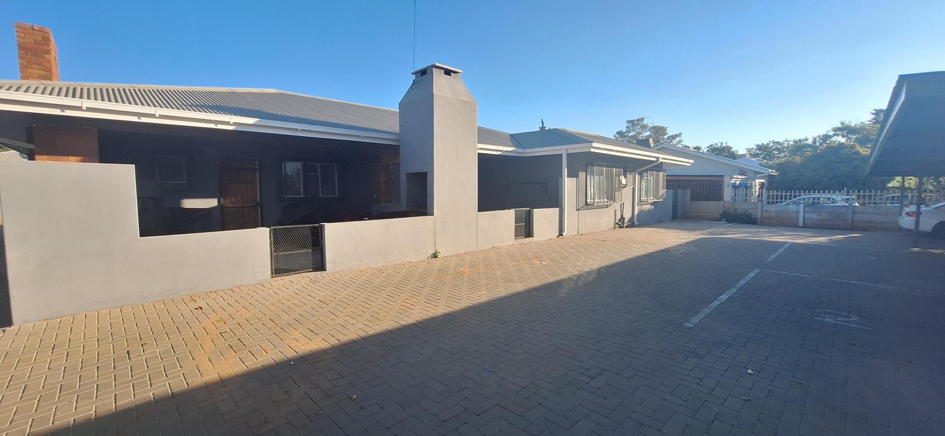 16 Bedroom House for sale in Hadison Park P24114450822