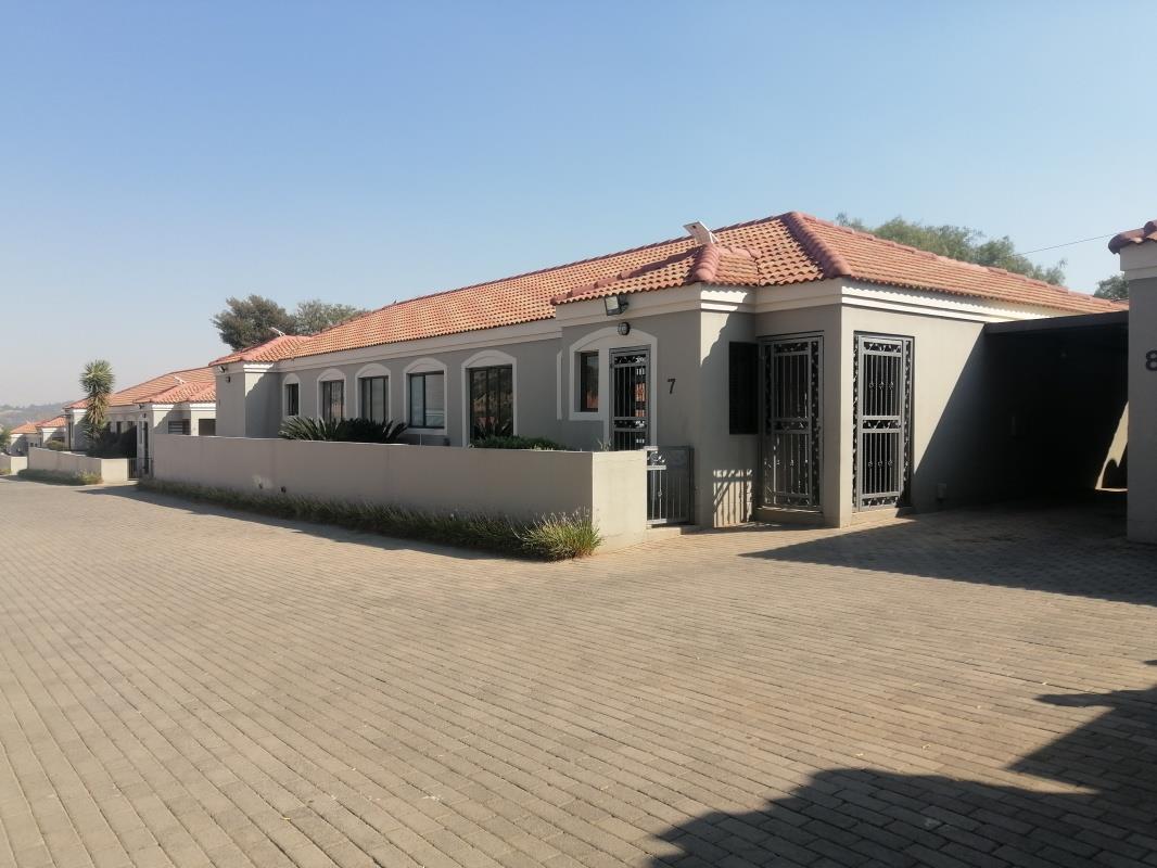 2 Bedroom Townhouse for sale in Ormonde 23 De Haas P24114450965