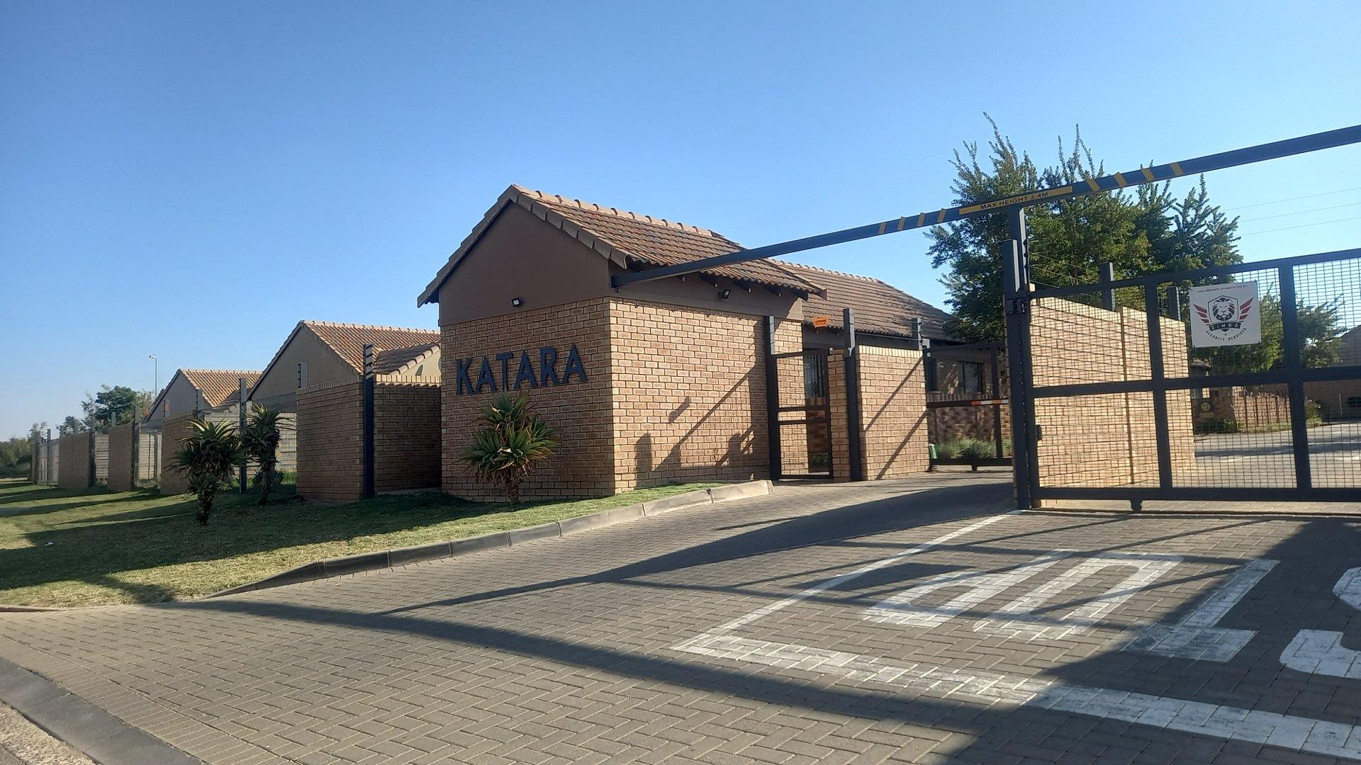 Hillside, Bloemfontein Property Townhouses to rent in Hillside