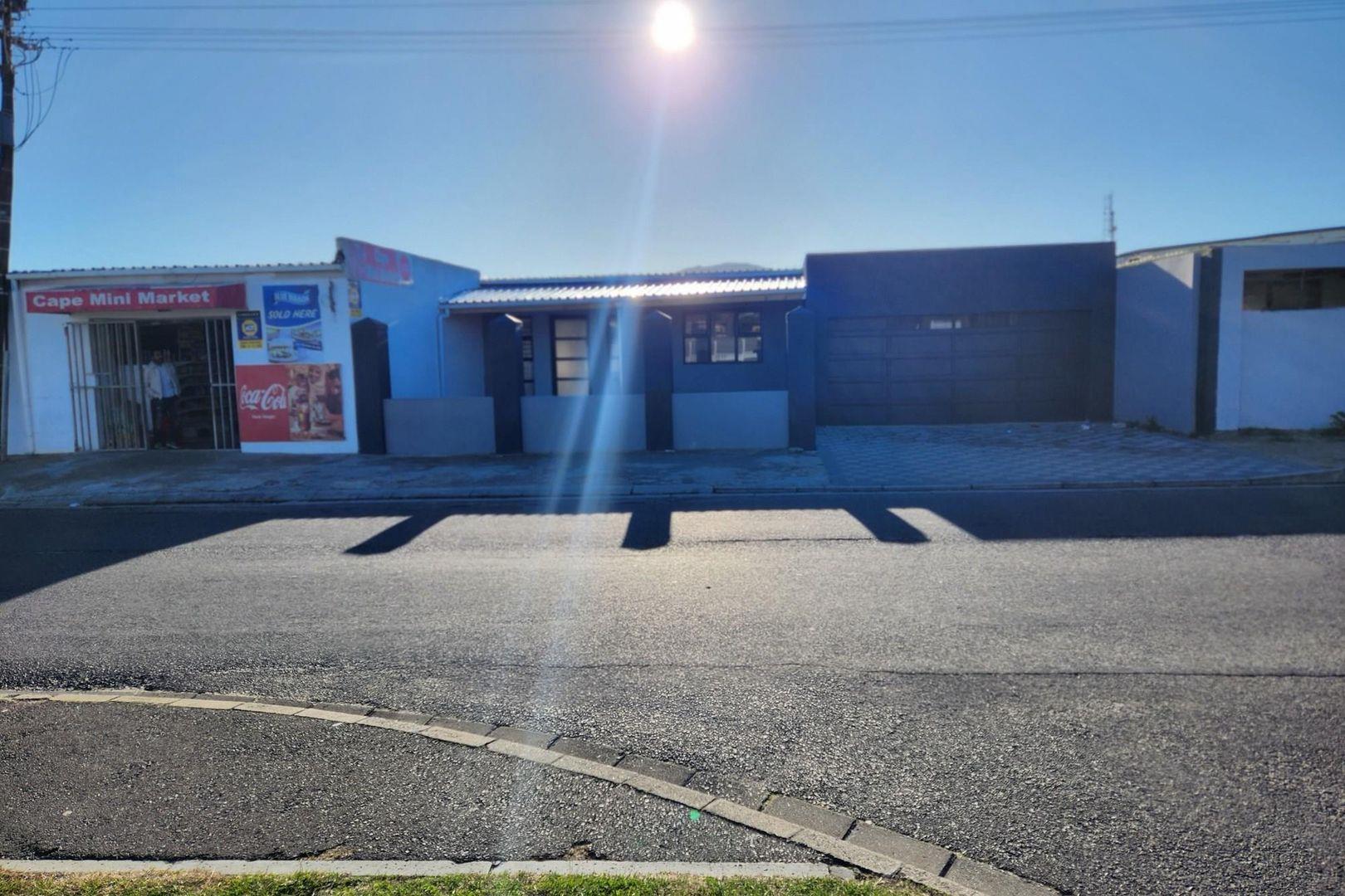 2 Bedroom House for sale in Grassy Park P24114451586