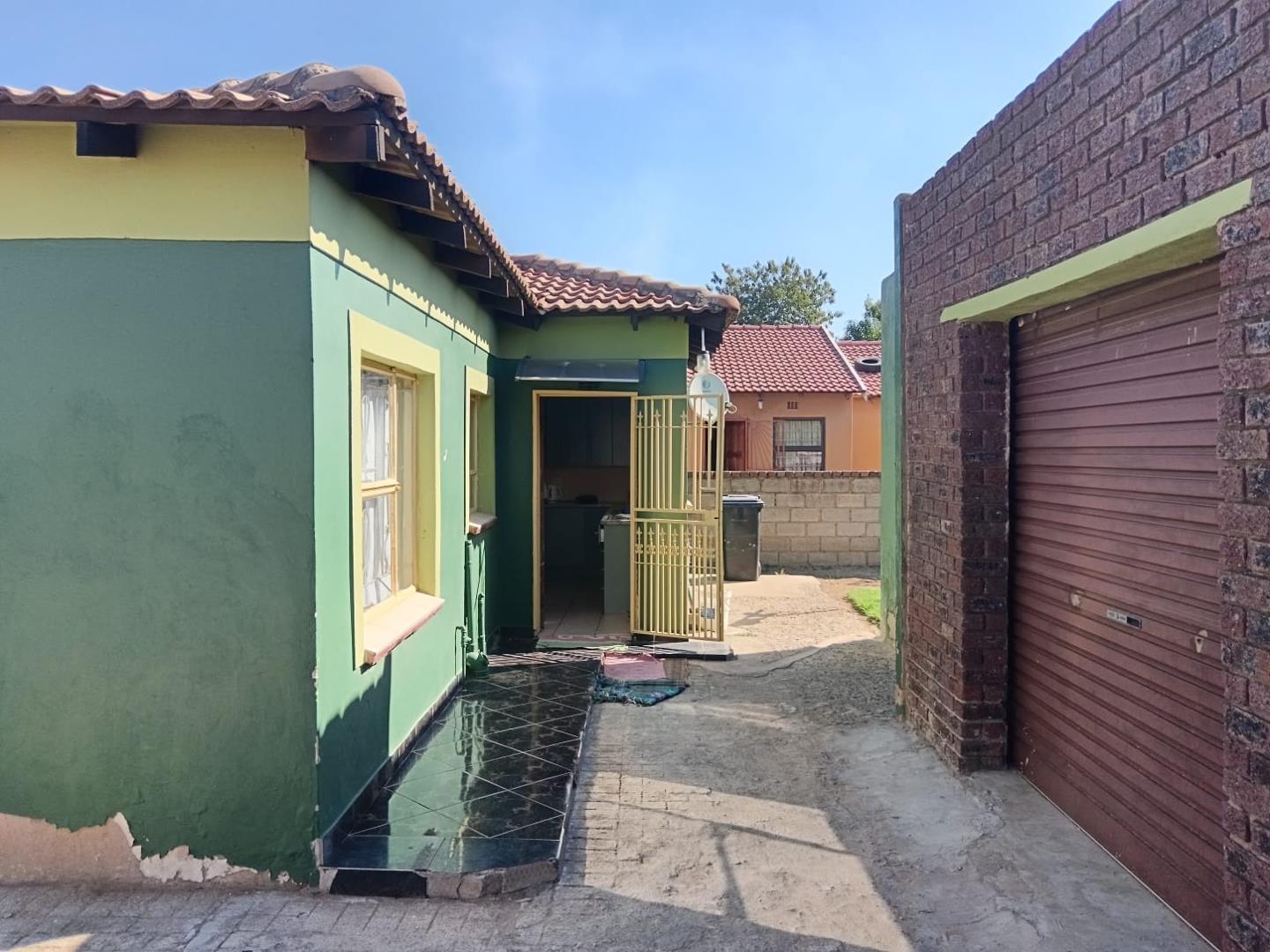 2 Bedroom House for sale in Kwa Thema P24114451976