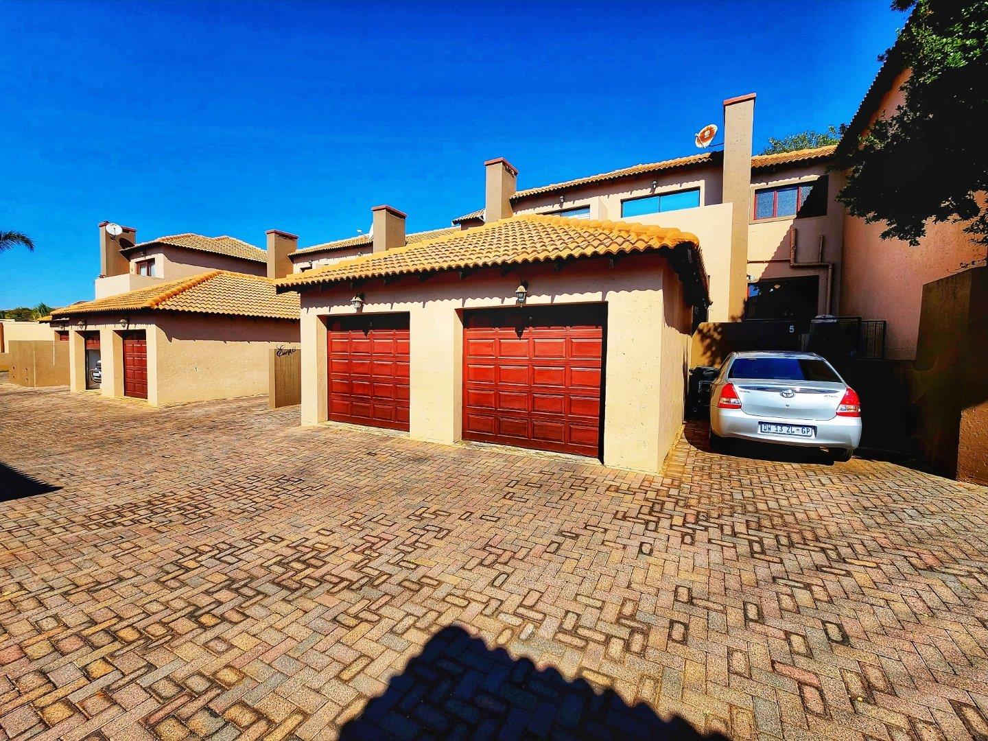 2 Bedroom Townhouse for sale in Noordheuwel 5 Summerville, 45