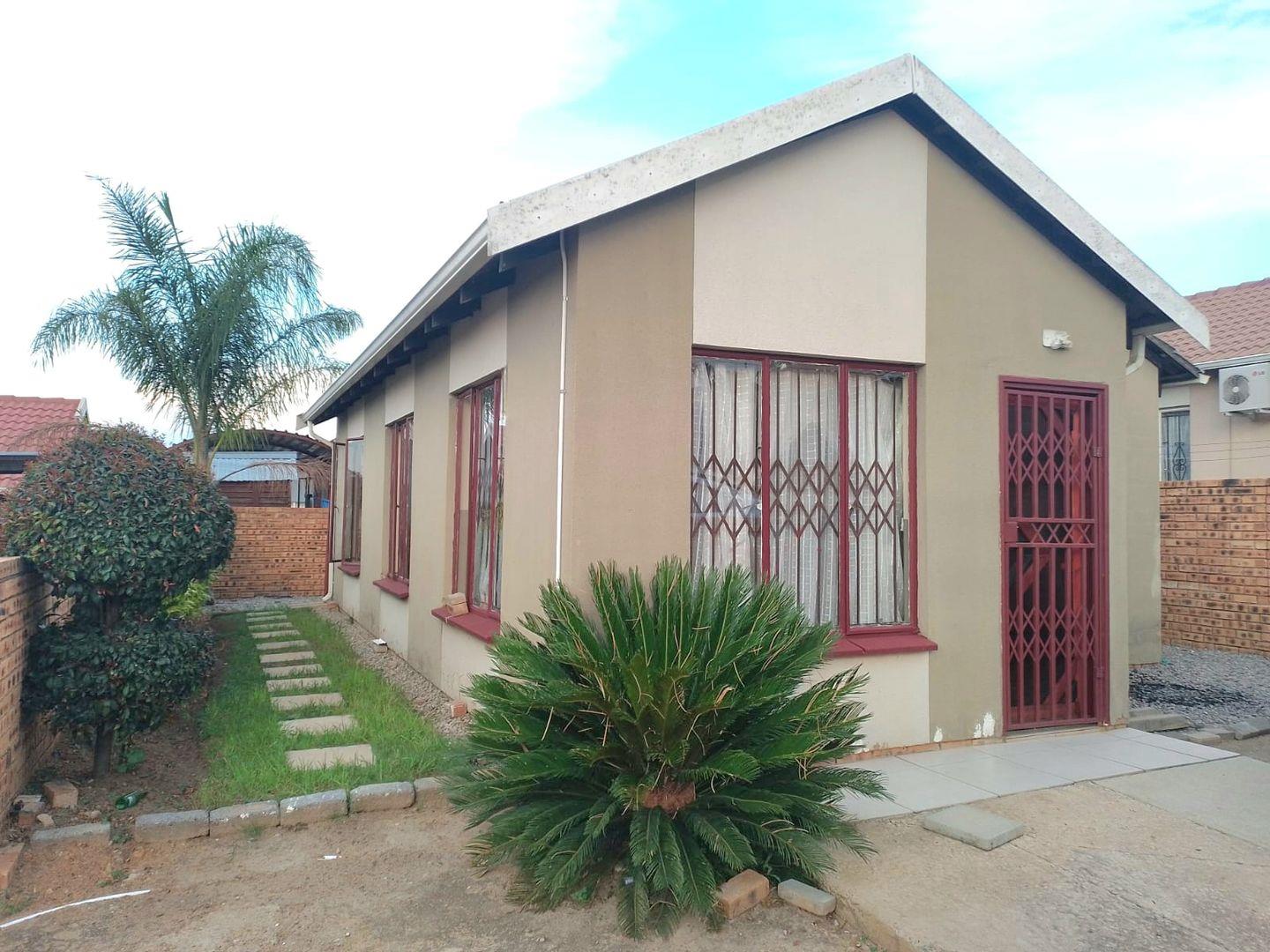 3 Bedroom House for sale in Zandspruit P24114453307